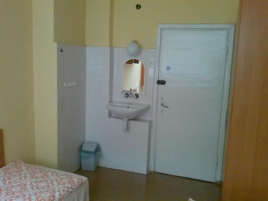 Pod Zielonym Kogutem Hostel Duszniki Zdroj Room photo